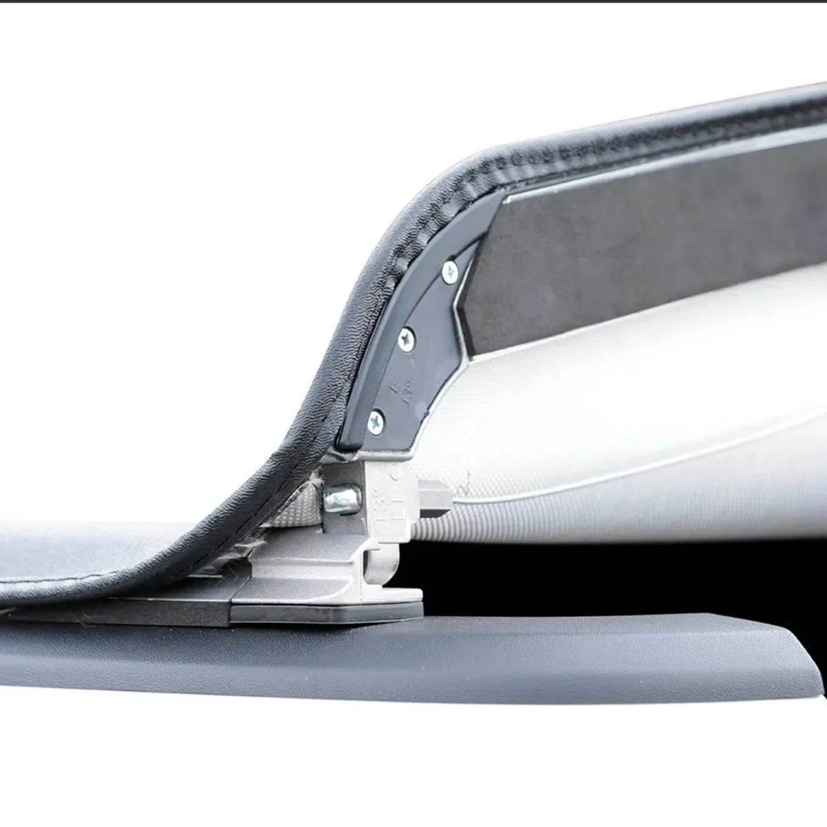 capota_maritima_flash_force_hilux_cabine_simples_1992_a_2004_sem_grade_de_vidro_17975_4_5a41a1c7601b6dab546a18fb5b2f7130