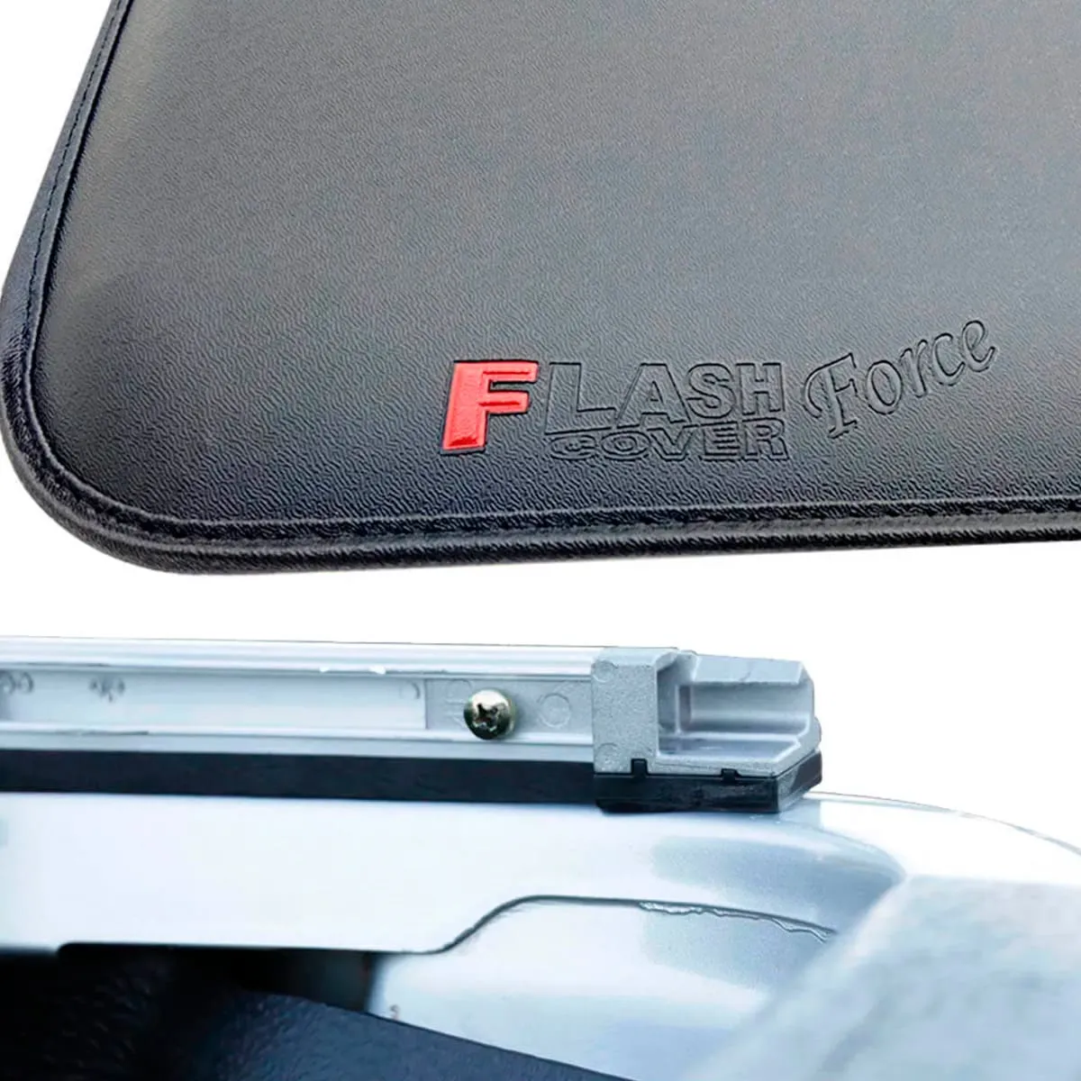 capota_maritima_flash_force_hilux_cabine_simples_2016_a_2023_com_grade_de_vidro_17965_2_acb61a4ecc982e9222587eaf0e97f2e1